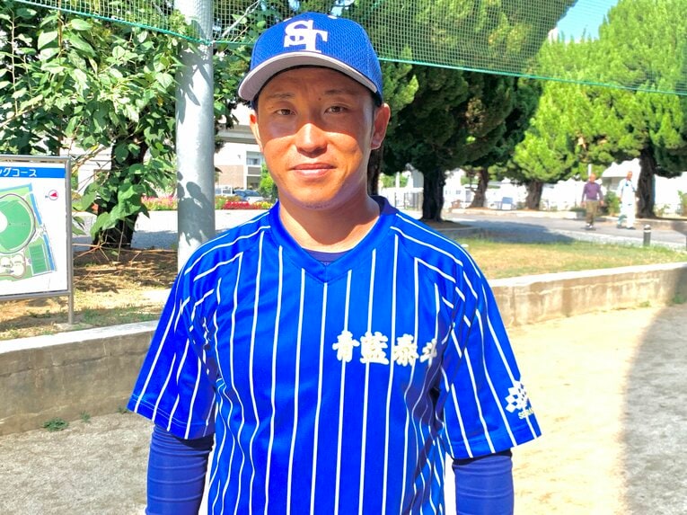 青藍泰斗を率いる青山監督。27歳は今大会の最年少監督だ　©Genki Taguchi