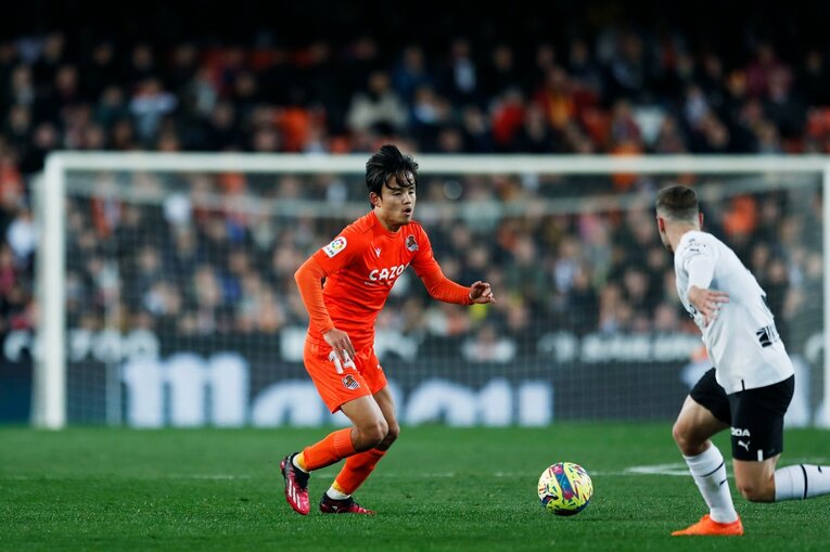 〈久保建英ソシエダ月間MVP〉敵地で憎まれるのは名が知れた証拠だが…「クボへの徹底マーク」と“1枚も撮れなかったシーン”とは(51)