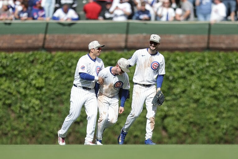 鈴木誠也、PCA、タッカーのトリオ　©Getty Images