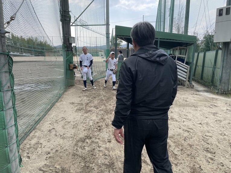 2025年4月撮影、京都廣学館高校コーチ　©︎NumberWeb