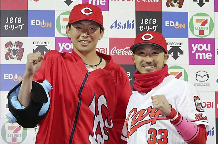 カープのエースとして風格が漂う大瀬良大地（左）。3試合に登板して防御率0.89と抜群の安定感だ ／ photograph by Kyodo News