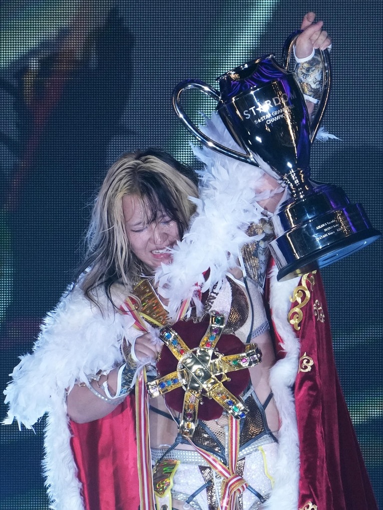 優勝の喜びを噛みしめる渡辺桃　©Masashi Hara