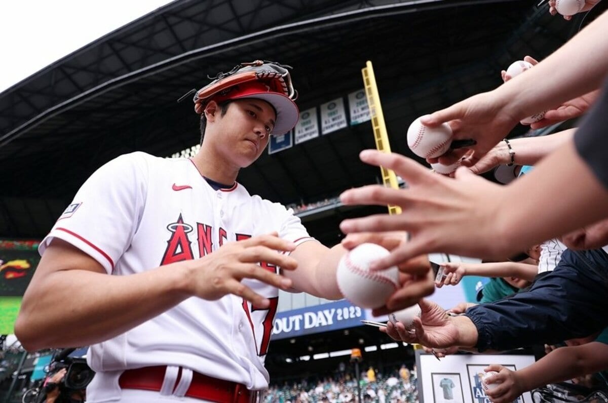 トラウトが大谷翔平と水原通訳にあげた「WBC最終決戦カード」1枚5000円