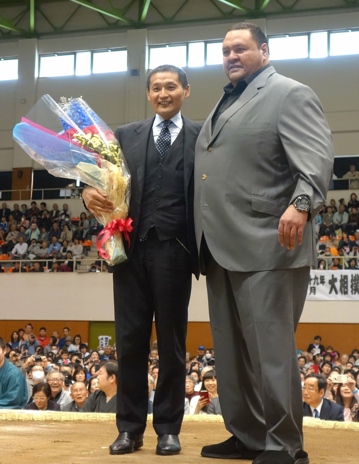 2016年4月16日、土俵上で再会した貴乃花と曙　©Sankei Shimbun