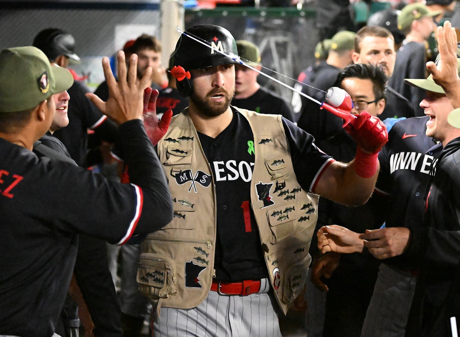 ツインズでは釣り人のジャケットと釣竿でセレブレーション（5月20日のエンゼルス戦にて）©Getty Images