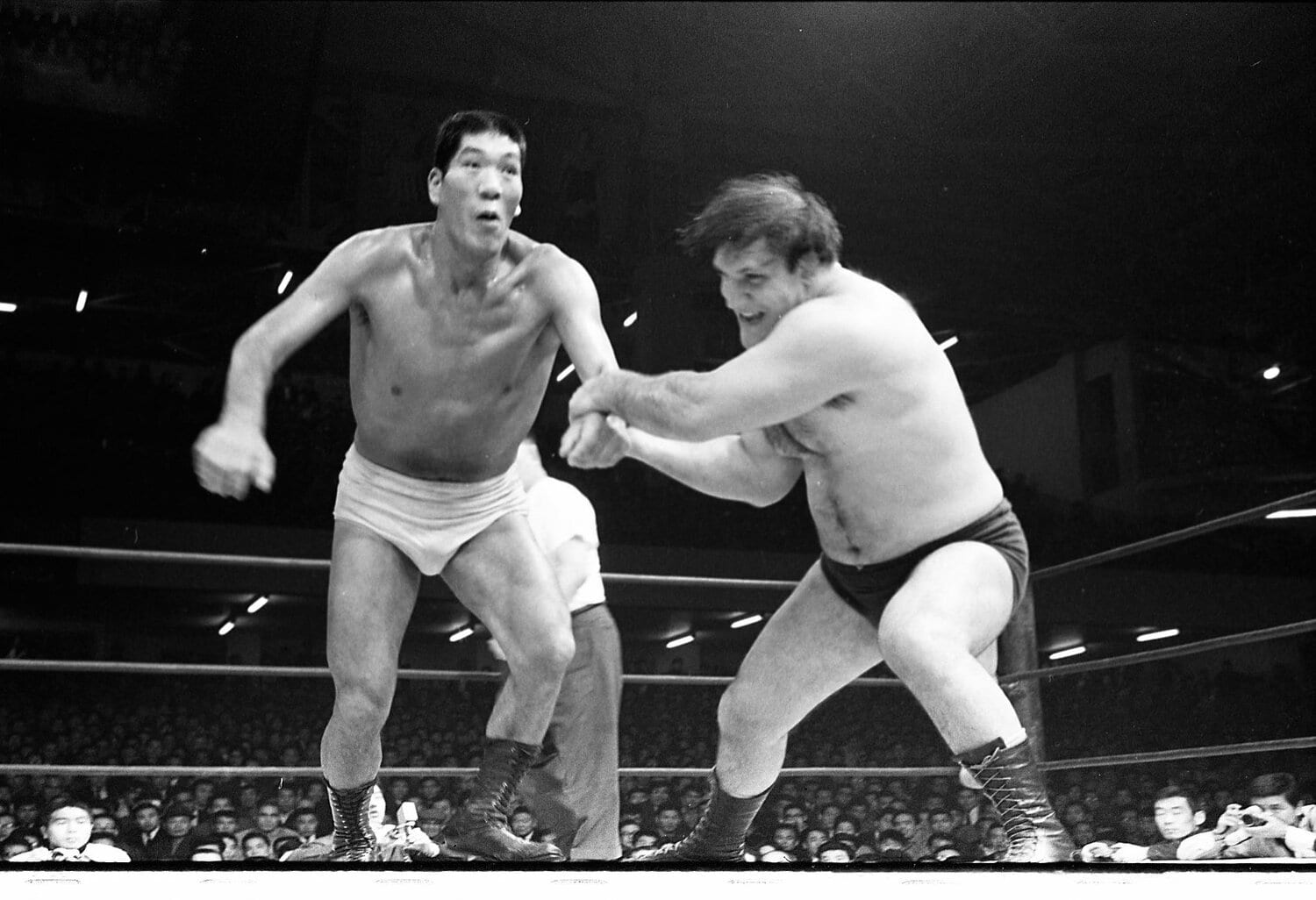 ブルーノ・サンマルチノと戦うジャイアント馬場　©Moritsuna Kimura/AFLO