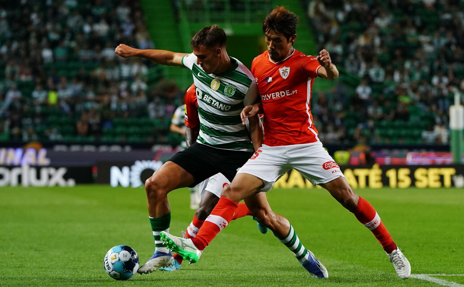 スポルティング戦でのマッチアップ　©Getty Images