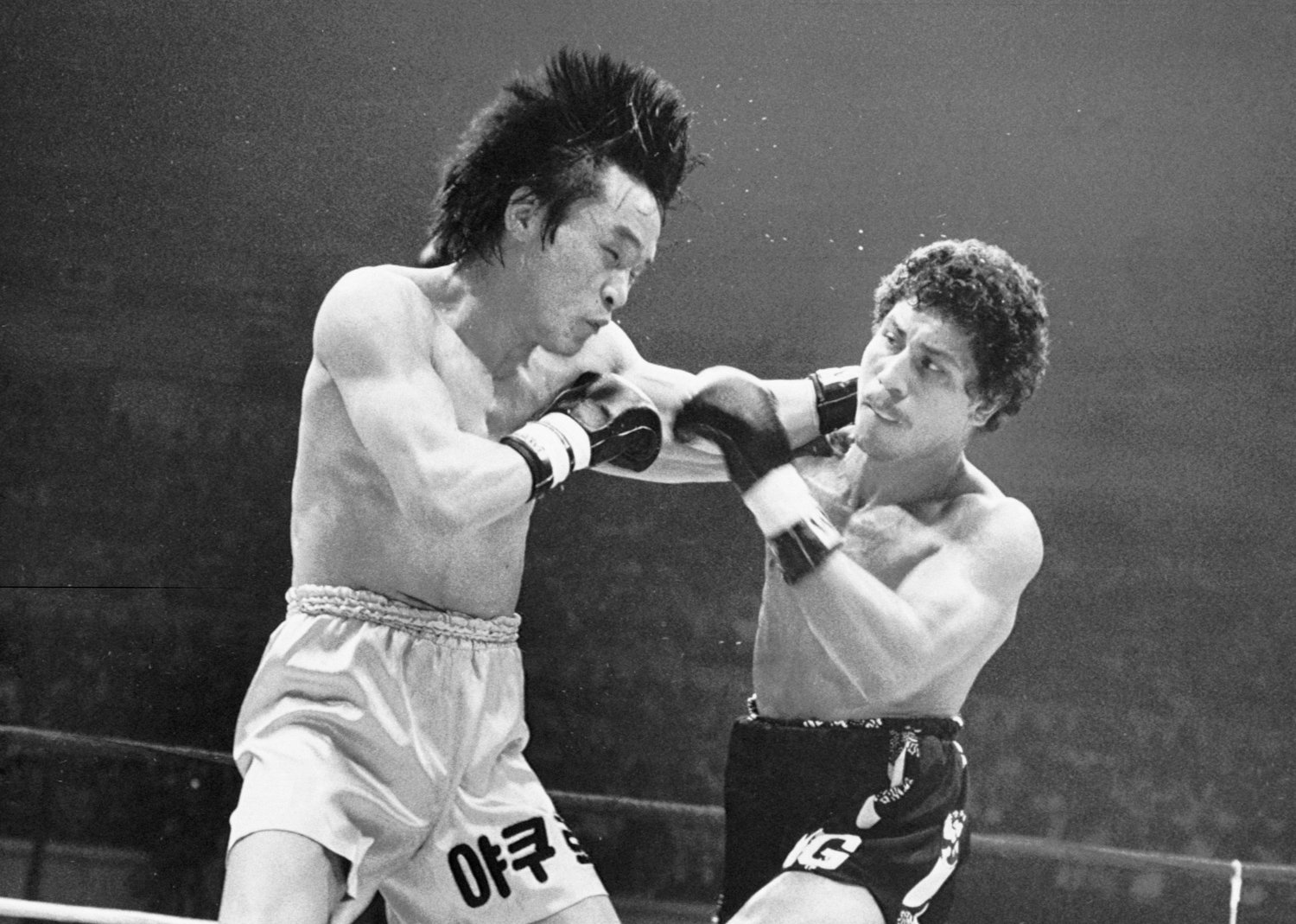 プエルトリコの“KOキング”ウィルフレド・ゴメス（右）