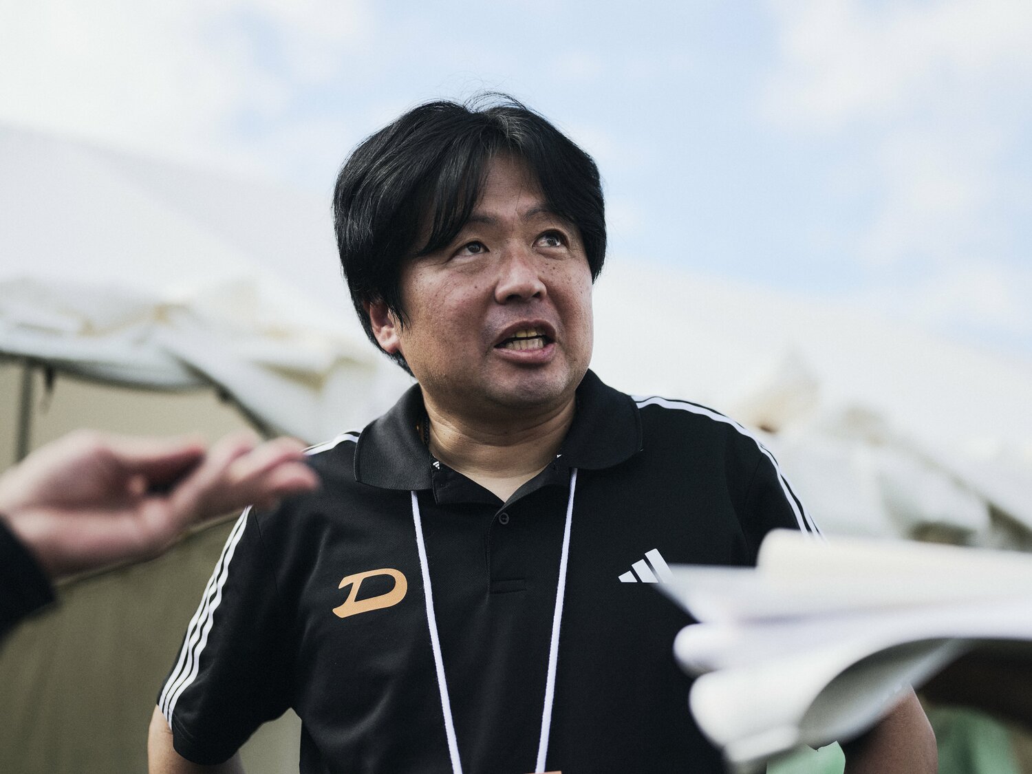 大東文化大学の真名子圭監督。2022年から母校を監督として率いている　©Yuki Suenaga