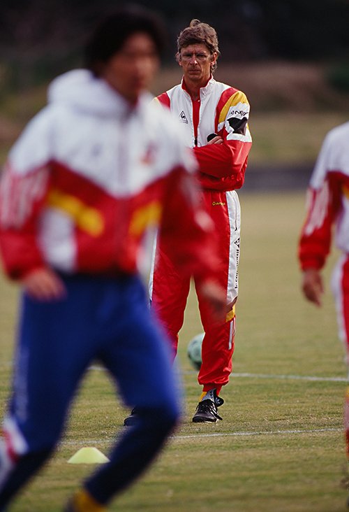 指導の原点は ピクシーを叱ったベンゲル 元名古屋gk伊藤裕二56歳が率いる中部大第一の挑戦 僕らが一番弱いんじゃないかな 2 4 高校サッカー Number Web ナンバー