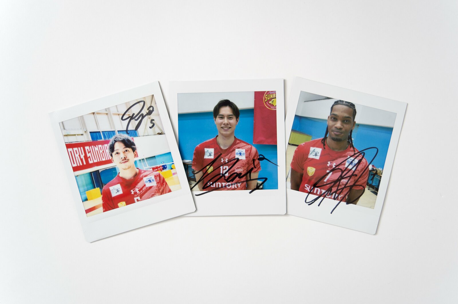 下川諒選手、髙橋藍選手、デアルマス アライン選手のサイン入りチェキ
