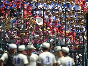 甲子園の1日を記者はどう過ごすか。試合、練習、囲み……常に取捨選択。