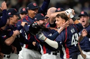 チェコ代表と大谷翔平…試合中に何を話した？ 愛され軍団は“帰国時のお土産”もスゴかった「すぐに職場復帰」「お菓子の試食なのに“こんにゃく”が…」