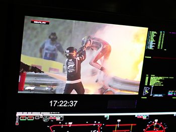 「首を切っていたかも…」F1バーレーンGP“車体真っ二つで大炎上” お手柄ヘイロー、求められる原因究明＜Number Web＞ photograph by Getty Images
