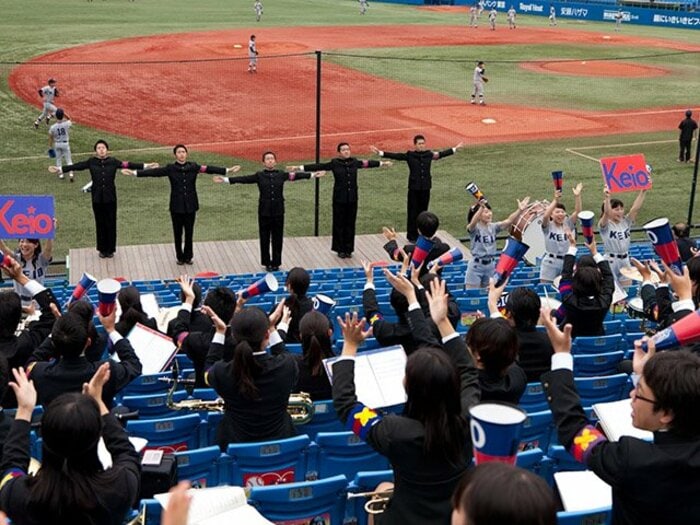 慶大応援指導部OBが見る『エール』。『紺碧の空』『我ぞ覇者』の誕生秘話。＜Number Web＞ photograph by Hirotaka Yokomizo