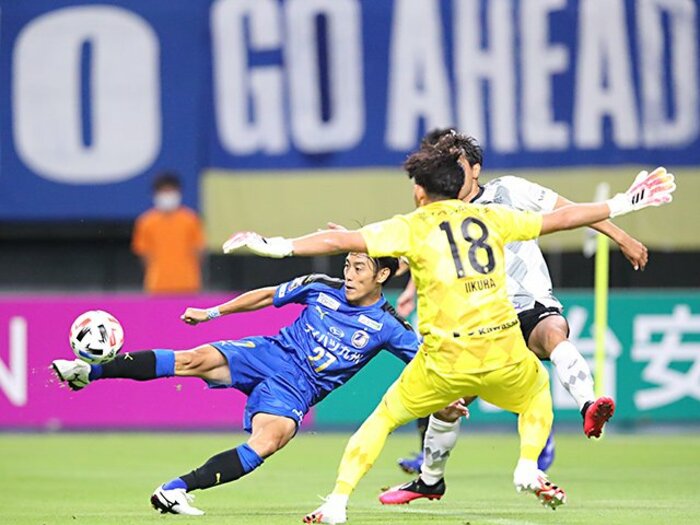 トリニータの夏男＆エンターテイナー三平和司、2つの転機と得た妙技とは。＜Number Web＞ photograph by J.LEAGUE