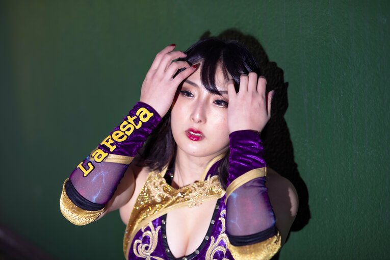 「対人恐怖症」「引きこもり」だった少女がプロレスと出会い、リングで輝く“強くて綺麗なお姉さん”になるまで《真琴15周年特別グラビア》(43)