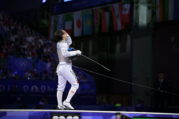 男子フルーレ個人2回戦、飯村一輝vs.アラエルディン・アブエルカセム　©Takuya Kaneko/JMPA