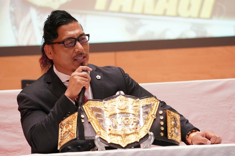 「1.4」に向けた会見で決意を語る鷹木