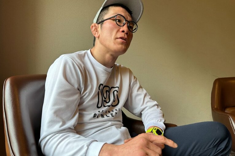 急遽決まったジョン・リネカー戦を終えて、インタビューに応じた青木真也 ／ photograph by Norihiro Hashimoto