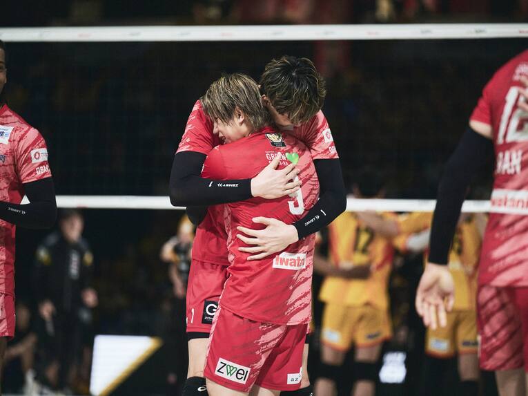 小野寺太志、大宅真樹（サントリーサンバーズ大阪）　©︎Yuki Suenaga