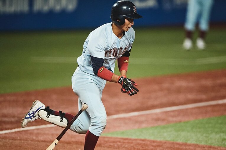 近畿大工学部捕手・石伊雄太（3年・178cm80kg・右投右打・近大工業高等専門学校） ／ photograph by Yuki Suenaga