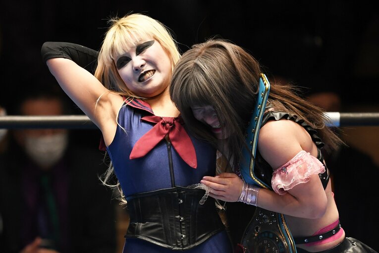 12月31日（昼）のアイスリボン。試合後のラム会長と春輝つくし