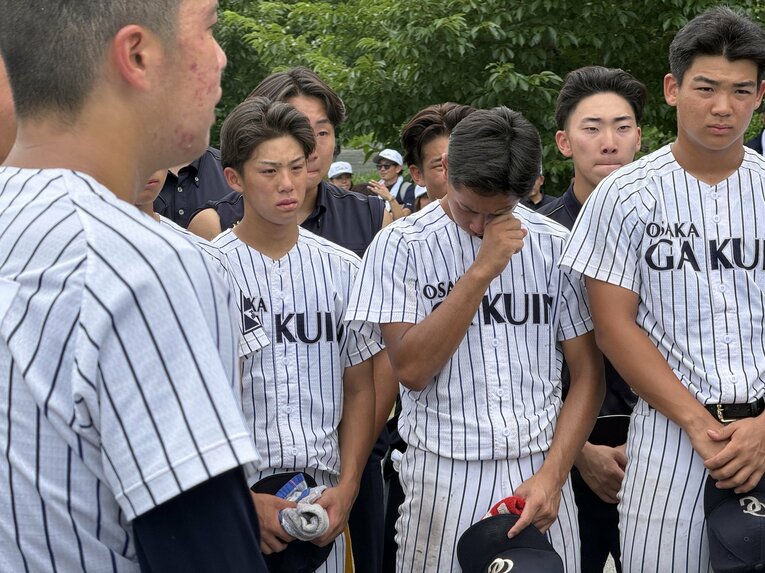 今夏の大阪大会、4回戦で近大付に0対7の7回コールドで敗れ、涙する林 ©Yuji Yanagawa