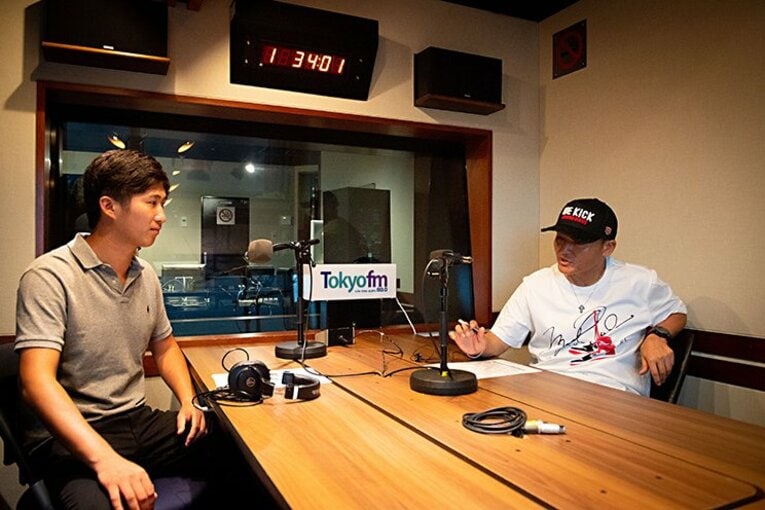 丸山のアドバイスを真剣な表情で聞く星野。プロ初優勝も日大の先輩の助言が大いに役立った ©︎Asami Enomoto