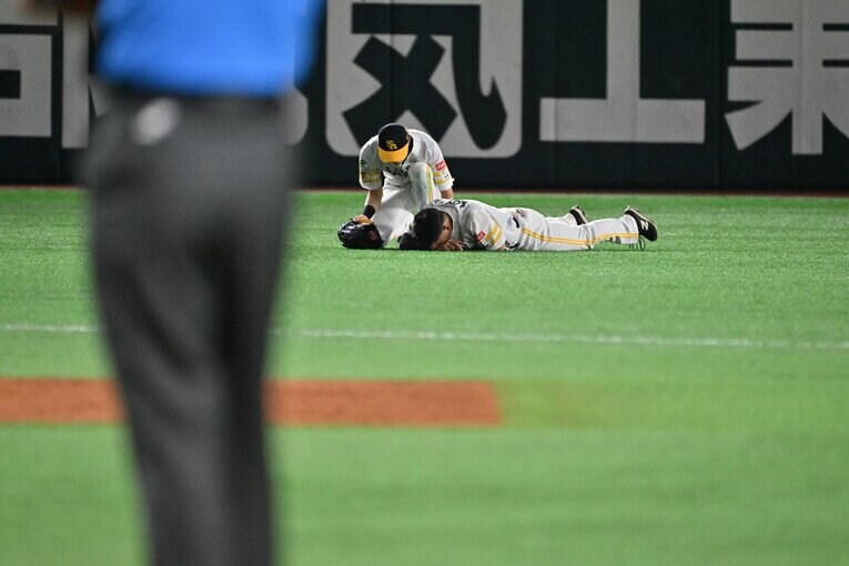 だ、大丈夫…？　球場騒然となった6月の負傷時（1/5）　©Hideki Sugiyama