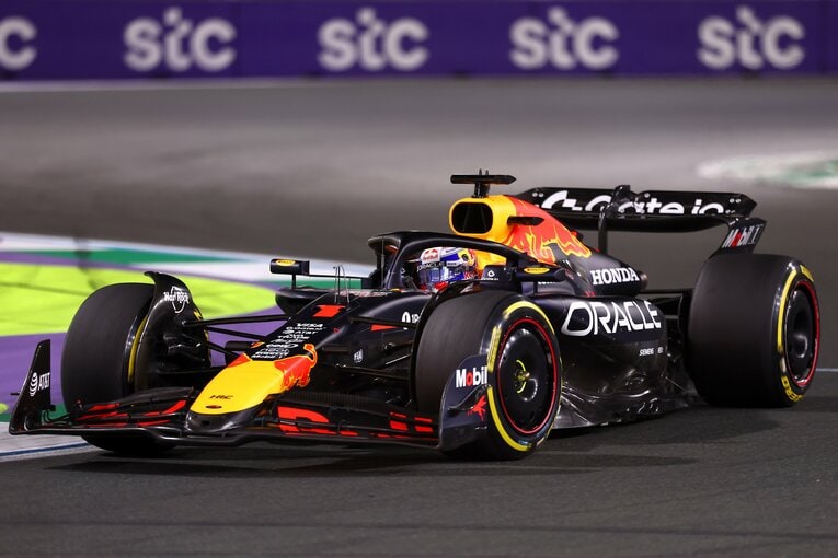 マックス・フェルスタッペンとレッドブルの今季のマシンRB21。2021年から強さを発揮したこのパッケージは今年で見納めとなる　©Getty Images / Red Bull Content Pool
