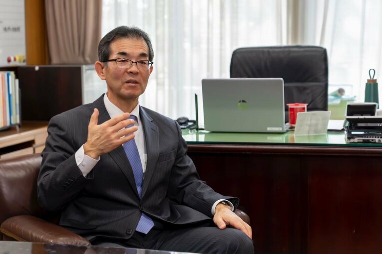 今年4月、横浜隼人高の校長に就任した東大野球部OBの朝木氏／本人提供