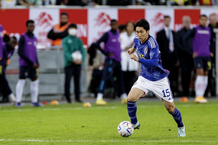 9月27日のエクアドル戦。ドリブルを仕掛ける鎌田大地　©Kiichi Matsumoto