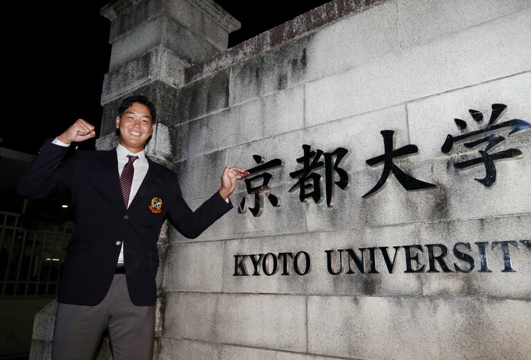 2022年のドラフト会議でソフトバンクに育成7位で指名された右腕・水口創太。京大医学部からのプロ入りは史上初だった　©Sankei Shimbun