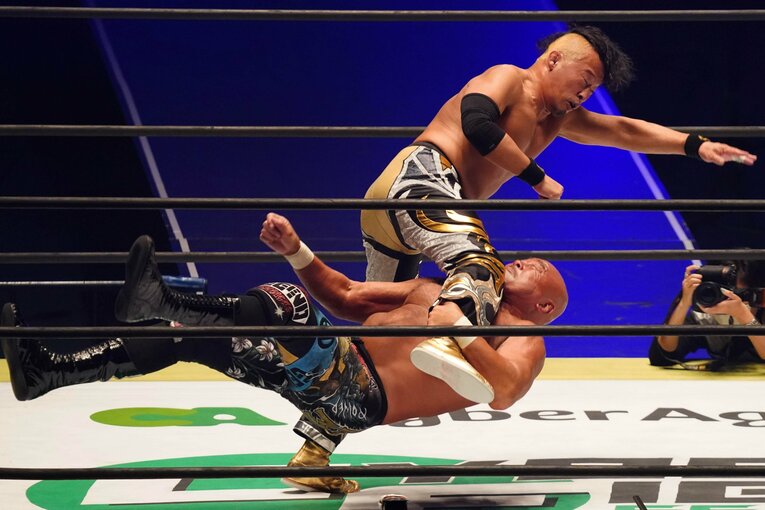 王座陥落でも…武藤敬司が“禁断のムーンサルト”の封印を解いたワケ「オレにはオレのノアより長い歴史がある」(5)