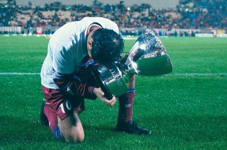 ビスマルクと言えばお馴染みの「お祈りポーズ」。実はJリーグに来てからのゴールセレブレーションだった？　©Takao Yamada