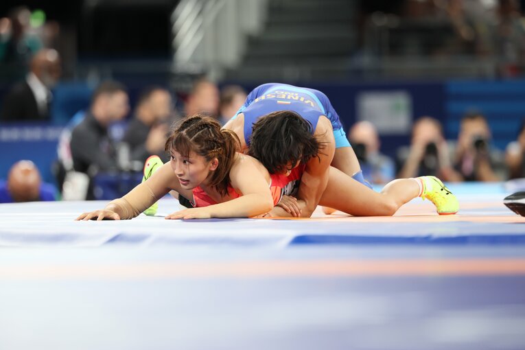 レスリング女子50kg級1回戦、須崎優衣vs.ビネシュ・フォガト　©Kaoru Watanabe/JMPA