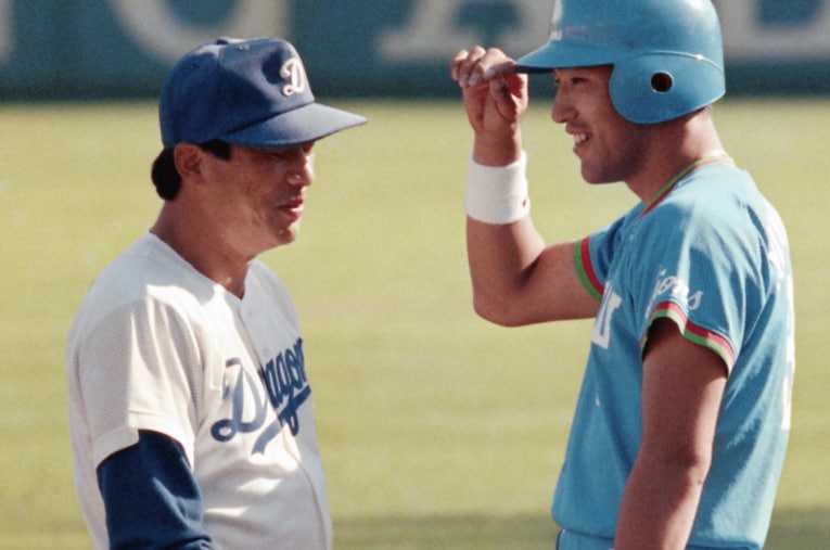 1988年の日本シリーズ。西武・清原和博が出塁し、中日・落合博満と談笑する　　©Sankei Shimbun