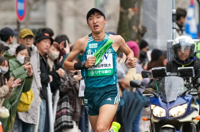 箱根駅伝王者である青学大は7位に終わったエキスポ駅伝。エース区間の3区には期待の1年生・飯田翔大を起用したが、苦しい台所事情も見えた ／ photograph by Satoshi Wada