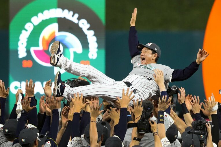 日本の3度目の優勝で幕を閉じた2023年のWBC。4大会連続で通訳を務めた小島克典氏は、舞台裏からWBCの成熟を見つめてきた ／ photograph by UPI/AFLO