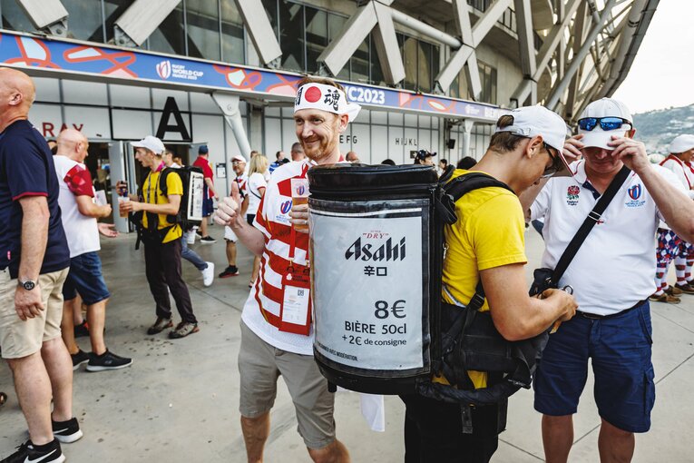 アサヒスーパードライが8ユーロ（約1300円）【3枚目／全5枚】　©Kiichi Matsumoto