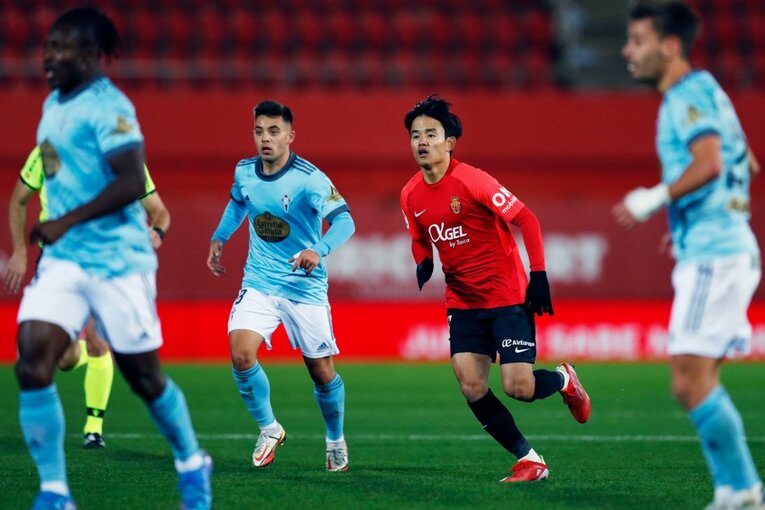 久保建英はなぜ“前節決勝点”なのに途中出場、ボールが回ってこなかったか… “試合展開と悪天候の不運”とは〈撮影者の視点〉(30)