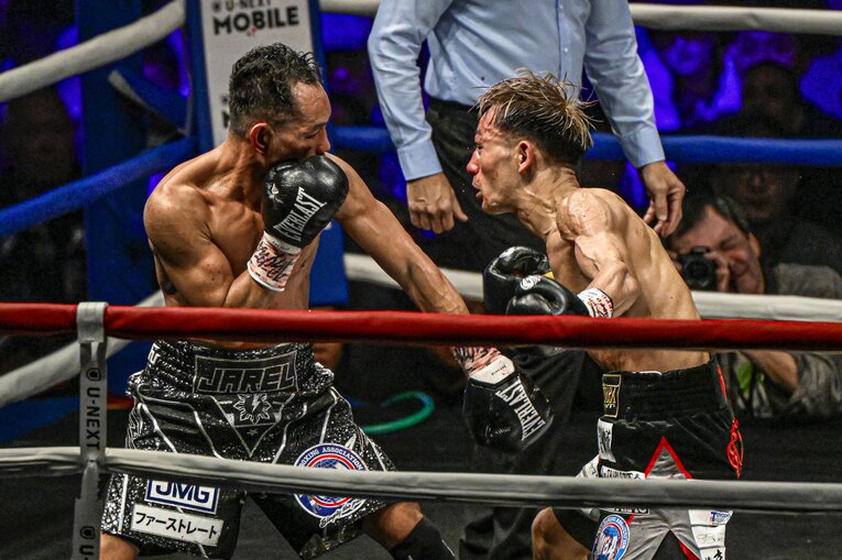 堤聖也vs.ノニト・ドネア。12月17日、両国国技館　©Takuya Sugiyama