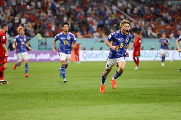 堂安律の同点ゴール連続写真（9枚目／全12枚）©Kaoru Watanabe/JMPA