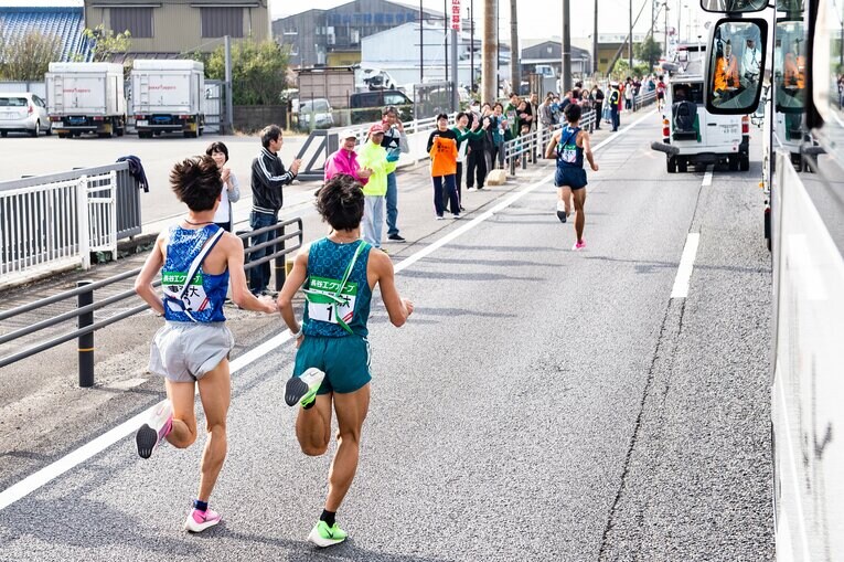 沿道で選手たちを応援するギャラリー（昨年の全日本大学駅伝より）　©Nanae Suzuki