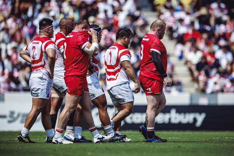 午後14時キックオフ。身体をぶつけ合うFW陣にとっては堪える暑さだった　©︎Kiichi Matsumoto