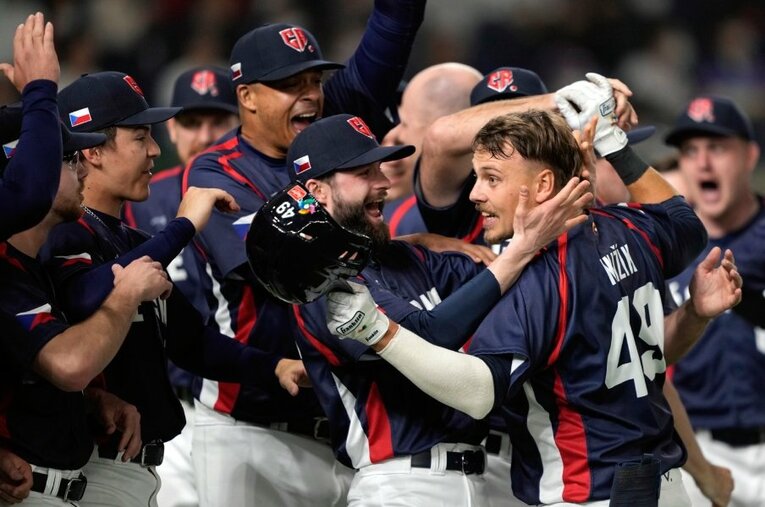 日本の野球ファンの心をつかんだWBCチェコ代表チームが、幸せな５日間を終え日本を去った ／ photograph by JIJI PRESS