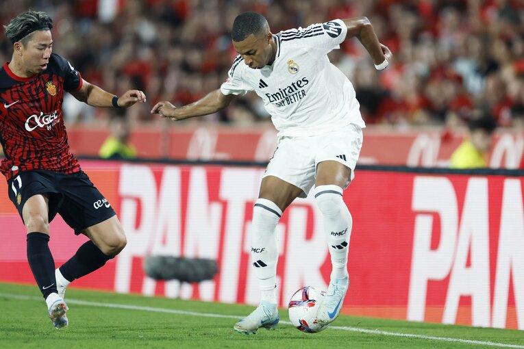 「タクは特別に良かったね！」マドリーが慌てた浅野拓磨の俊足…“久保建英らの古巣”監督とファンが絶賛スペイン初戦をカメラマンは見た(19)