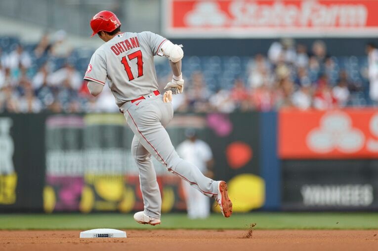 自身のヤンキースタジアム初安打が本塁打。噛みしめるようにダイヤモンドを一周　©Getty Images