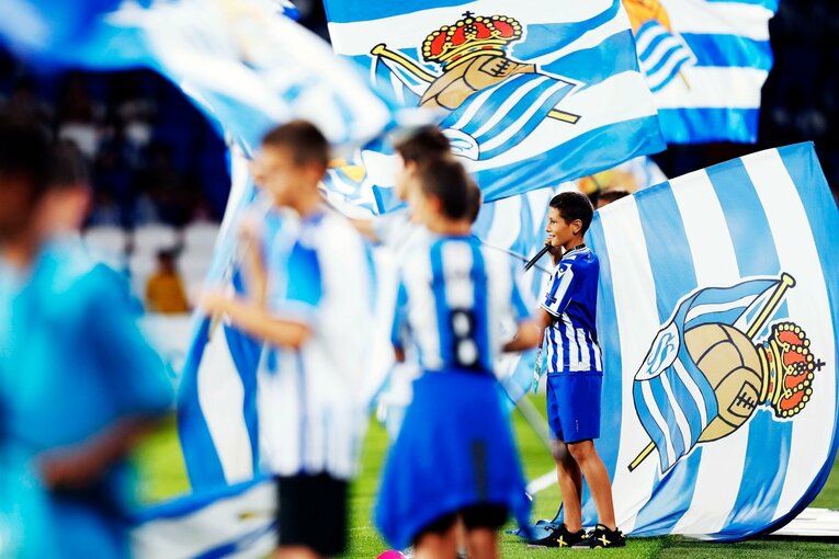 久保建英は「2ケタ得点」狙えるのでは…名手シルバと“精度の差”はあれど、カメラマンが感じたワケ〈バルサ戦好守で同点弾の起点〉(9)